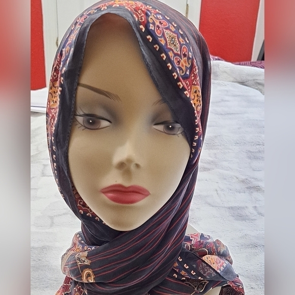 Ellen Tracy Multi Pattern Scarf   Size 14"×56" - Picture 2 of 6